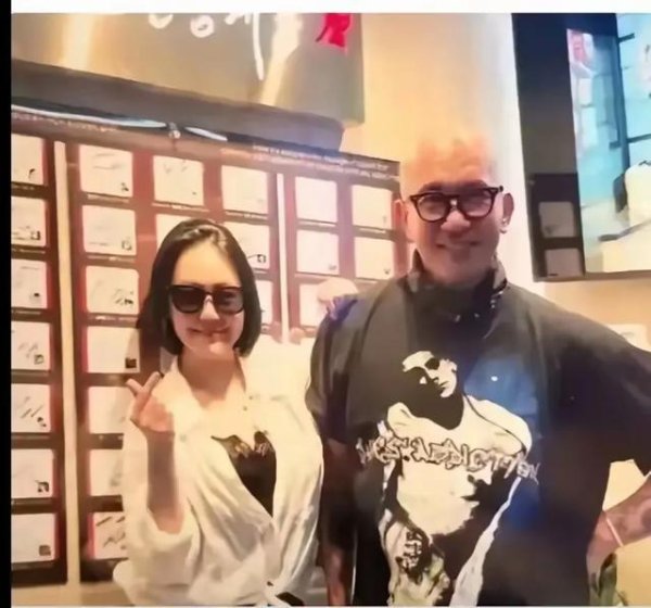 易操盘 小S和具俊晔日本照流出，背景墙奇怪，汪谈抚养费追踪和珠宝问题