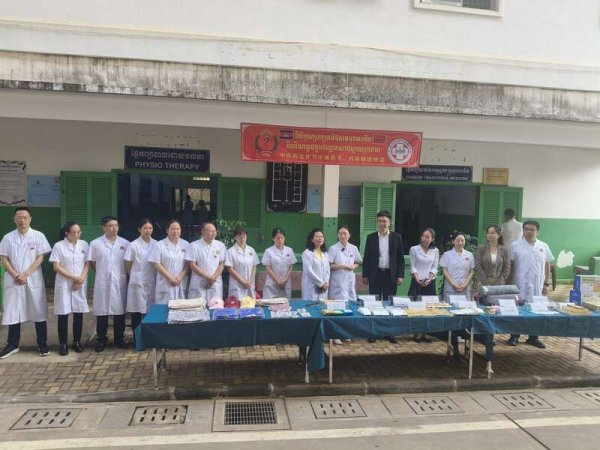 蔚莱策略 中柬联合中医义诊与文化节活动在柬埔寨暹粒省成功举办